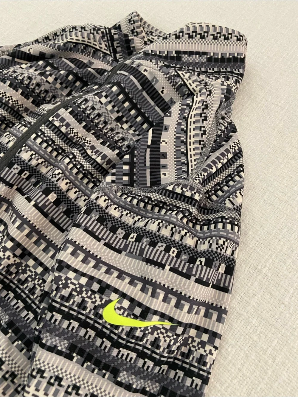 Nike Pro Hyperpro Dri-Fit Women's Black & White Patterned Half-Zip Top - Large